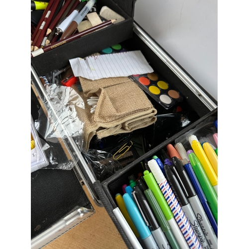 436 - Aluminium Craft / Makeup Case Full Of Art Equipment