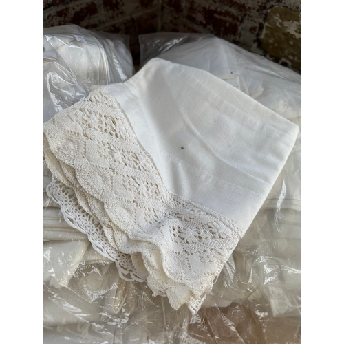 431 - Quantity Of Good Quality Vintage Linen