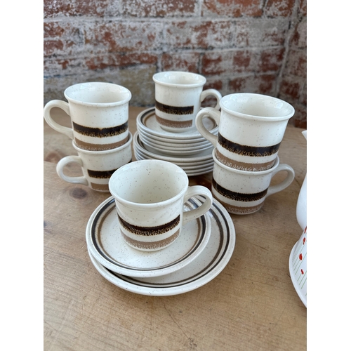 249 - Vintage Tea Service Items Inc. Wade