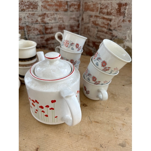 249 - Vintage Tea Service Items Inc. Wade