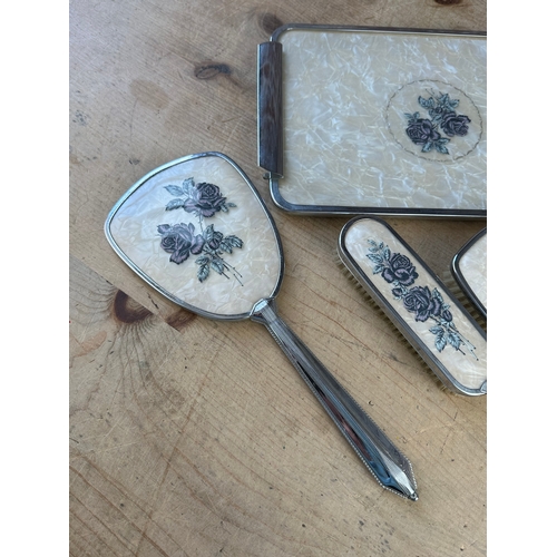 138 - Pretty Vintage Dressing Table Set