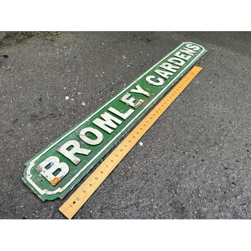 330 - Bromley Gardens Large Cast Iron Sign