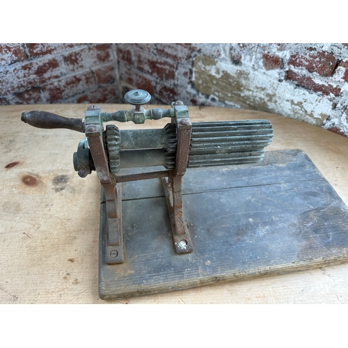 229 - Victorian Crimping Iron