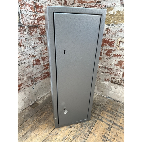 488 - Small Gun Safe or Gun Store with Key