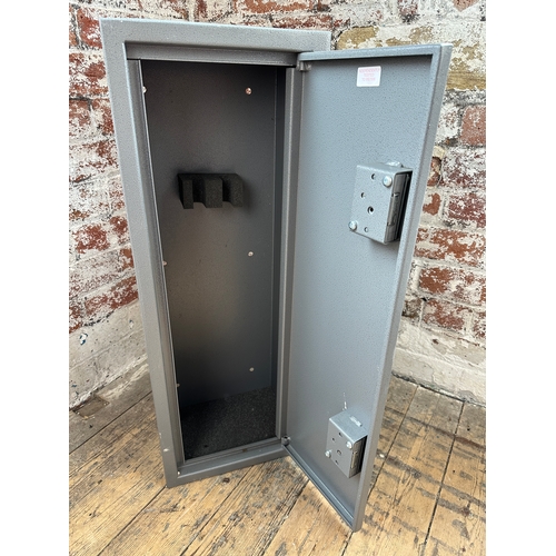 488 - Small Gun Safe or Gun Store with Key