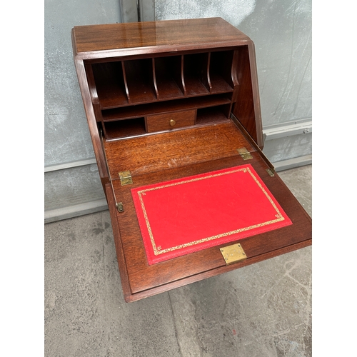 490 - Narrow Writing Bureau