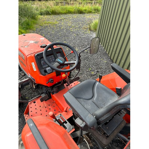 365 - 2010 Kubota L3200 4X4 Tractor - Only 59hrs! - Like New - Comes with Turner Turbomower 40 Flail Attac... 