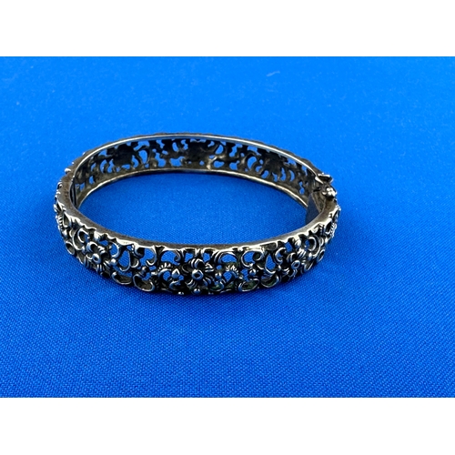 27 - 835 Silver Bracelet 25.98g