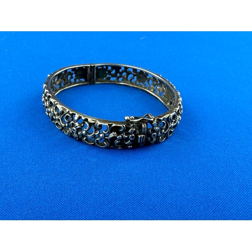 27 - 835 Silver Bracelet 25.98g