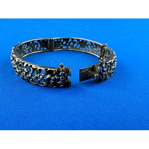 27 - 835 Silver Bracelet 25.98g