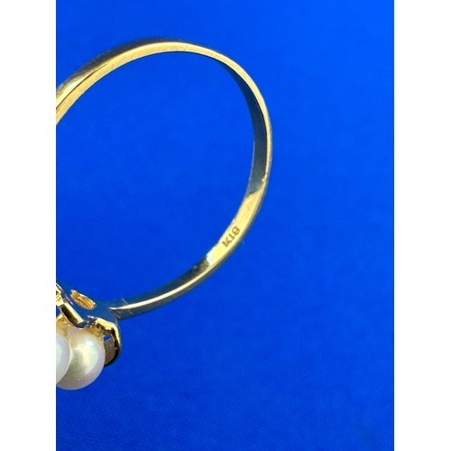 4 - 18ct Gold & Pearl Ring. Size Q. 2.39g Gross Weight.