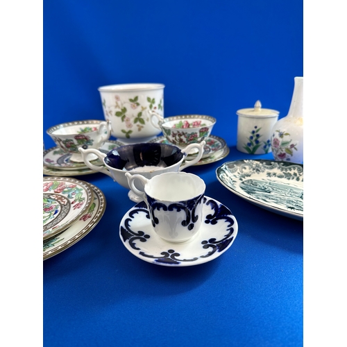 337 - Collection of Collectable Ceramic Items inc. Coalport, Minton, Wedgwood, Royal Worcester etc.