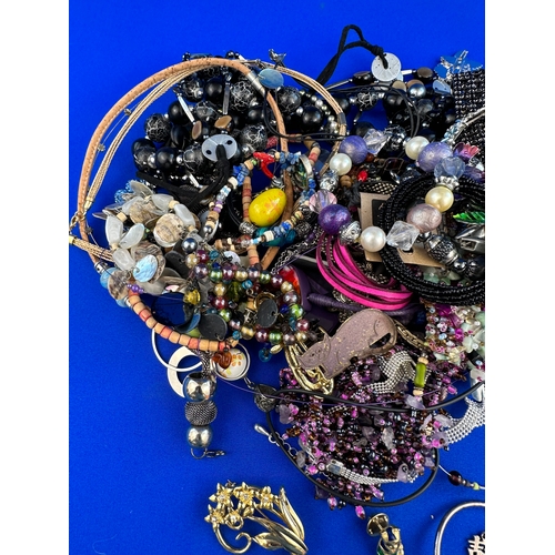 50 - Quantity of Costume Jewellery