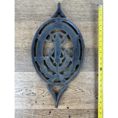 176 - The Singer Manufacturing Co. Cast Iron Treadle Side Made into Display Piece