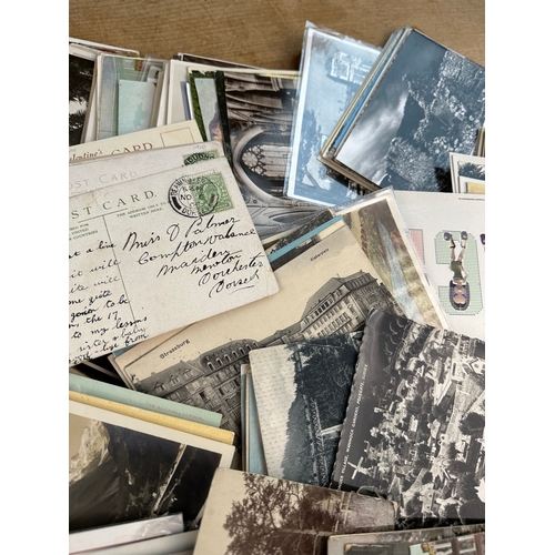 246 - Collection of Antique & Later Postcards