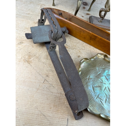 274 - Collectables inc. Vintage Animal Trap, Horse Brasses & Other Metalware Items.