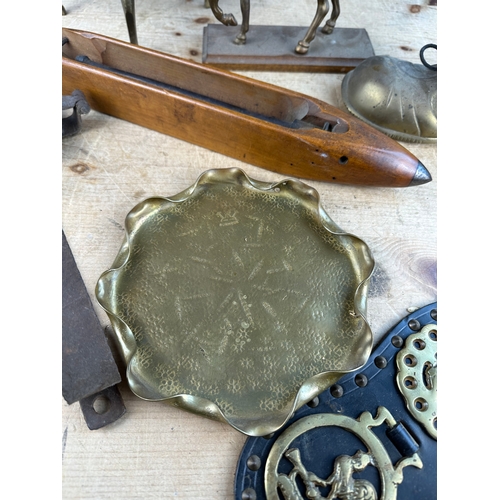 274 - Collectables inc. Vintage Animal Trap, Horse Brasses & Other Metalware Items.