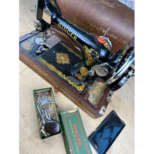 279 - Singer 128K Hand Crank Sewing Machine