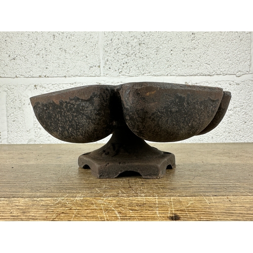 109 - AJK Cast Iron Cobblers Nail Cup