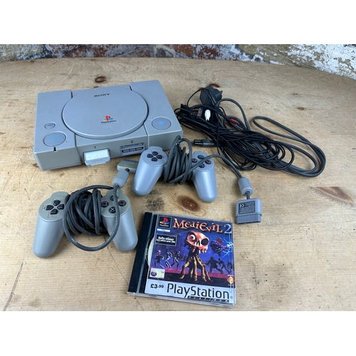 367 - Playstation 1, PS1 Console, Controllers, Leads & Game - Working