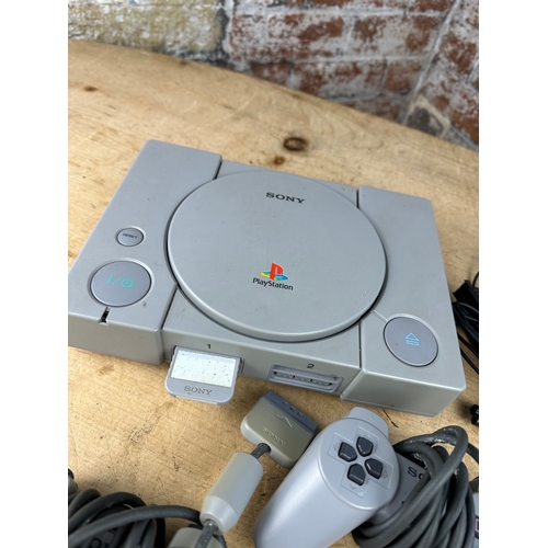 367 - Playstation 1, PS1 Console, Controllers, Leads & Game - Working