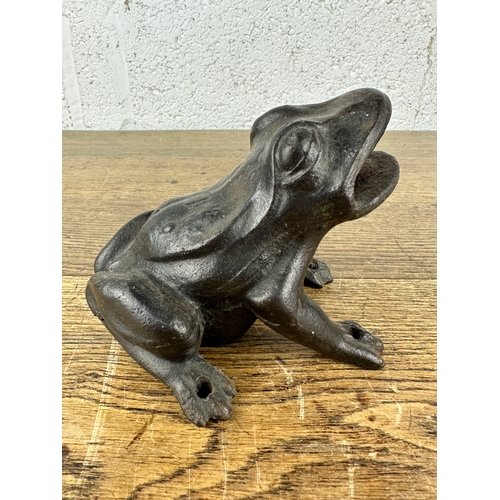 152 - Vintage Cast Iron Frog