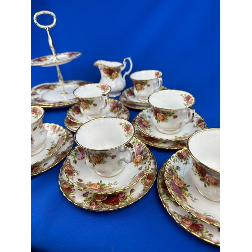 322 - Royal Albert 'Old Country Roses' Tea Set 28 Pieces