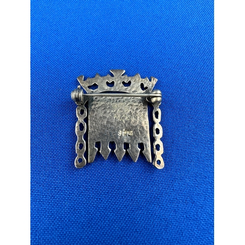 31 - 925 Silver Portcullis Brooch. 6.77g