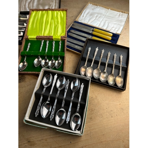 199 - Quantity of Vintage Boxed Flatware