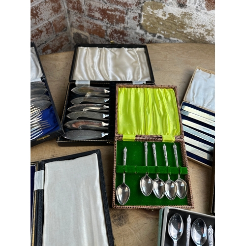 199 - Quantity of Vintage Boxed Flatware