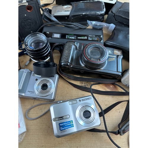 188 - Quantity of Vintage Cameras & Digital Cameras