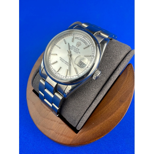 47 - Good Quality Gentleman's Automatic Watch with Day-Date Feature