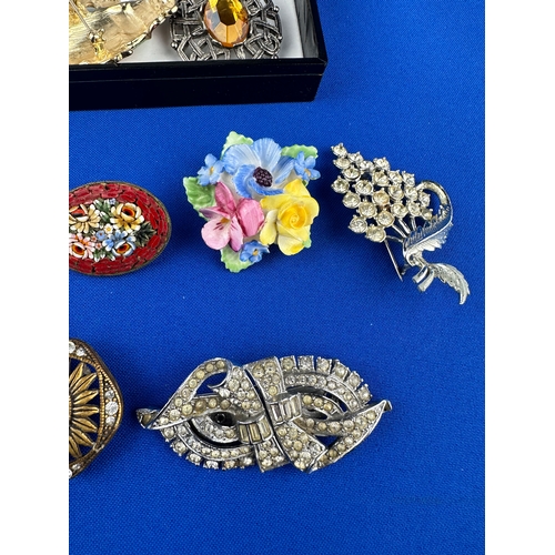 23 - Vintage Brooches