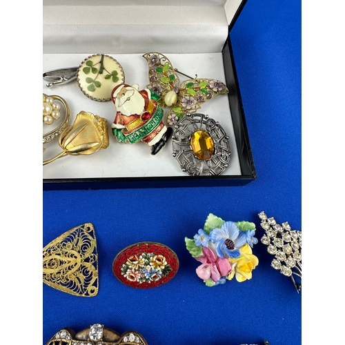 23 - Vintage Brooches