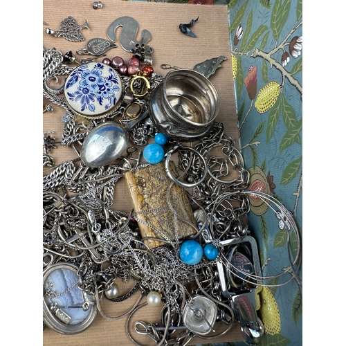 28 - Box of Silver & White Metal Jewellery & Other Items