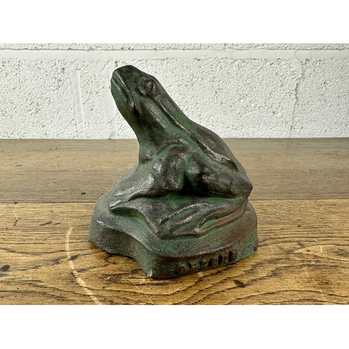 229 - Very Rare Record Tools Cast Iron Advertising Frog