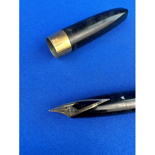 105 - Vintage Sheaffer Piston Fill Pen with 14ct Gold Nib.
