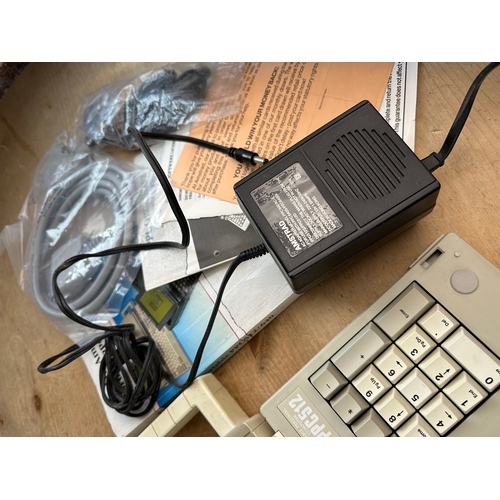 226 - Vintage Amstrad PPC512 Portable Personal Computer. Boots Up, Needs Disk,Not PAT Tested.