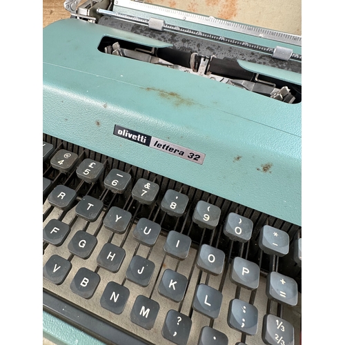 185 - Olivetti lettera 32 Typewriter