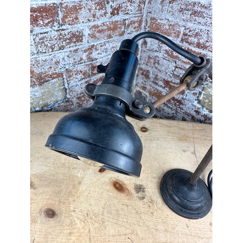 386 - Singer Industrial Bench Work Lamp