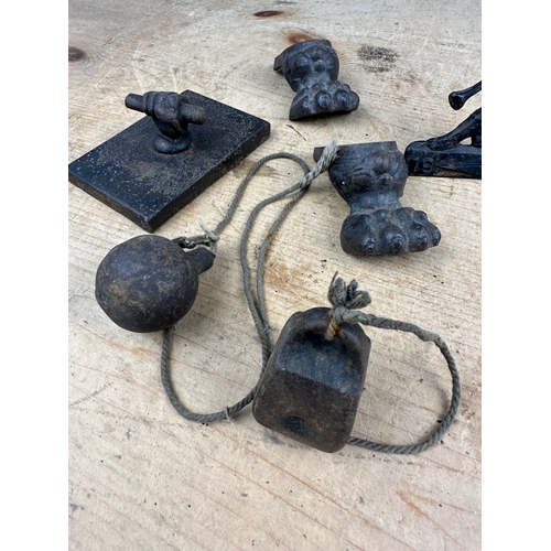 176 - Group of small Cast Iron Items