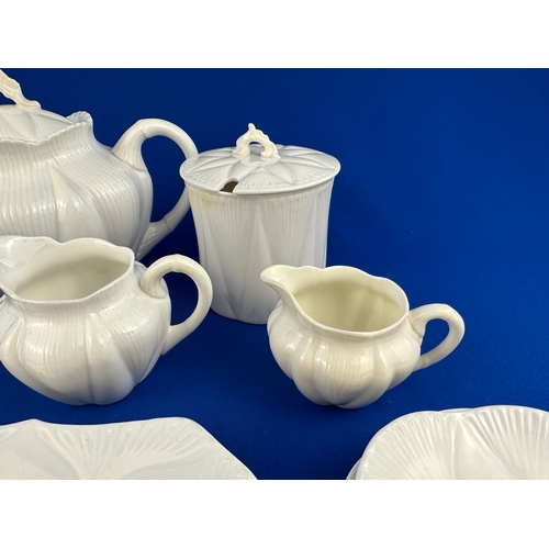 321 - Various Items of Shelley Fine Bone China Reg. No. 272101 Tea Service