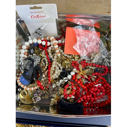 39 - Quantity of Costume Jewellery including Vintage Brooches