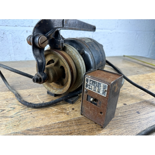 127 - Singer Sewing Motors Sewing Machine Motor No. K284871, Single Phase 1/4 HP.