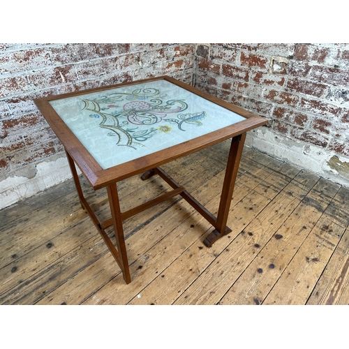 418 - Yorkshire Rose Oak, Metamorphic Screen Table