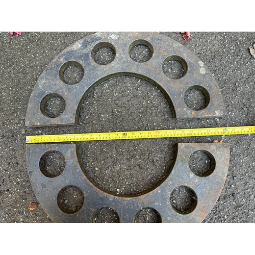 371 - 2ft Diameter Cast Iron Pipe Flange Reinforcment