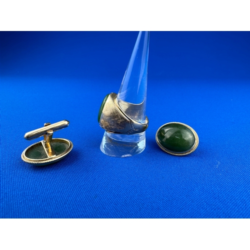 41 - Gold & Nephrite Gents Ring & Cufflinks Marked 18K & tested as high carat gold. Ring Size V 14.75g Gr... 