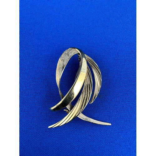 20 - 9ct Gold Brooch 4.56g