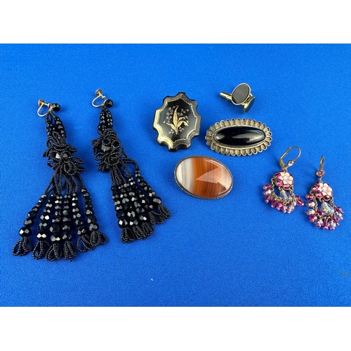 24 - Vintage Jewellery including 9ct Gold Clasp Black Glass Earrings & Brooches.