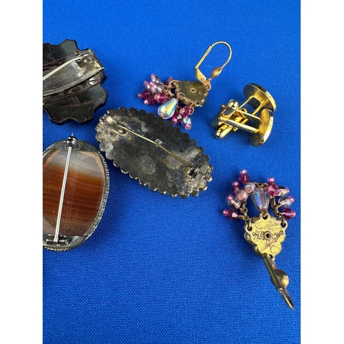 24 - Vintage Jewellery including 9ct Gold Clasp Black Glass Earrings & Brooches.